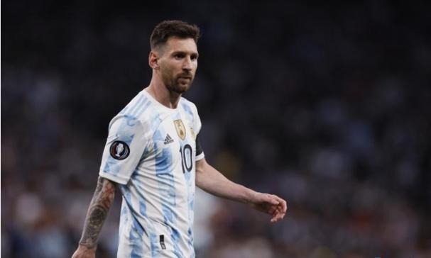 他是中共创始人，被杀害后靠捐款安葬，三个儿孙都做了高官